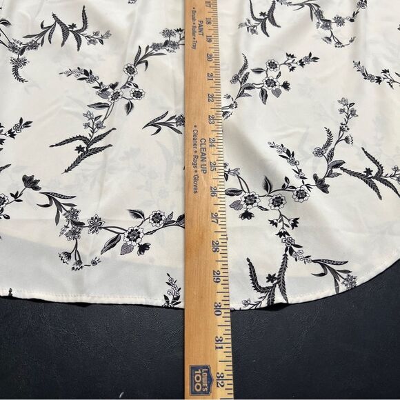 Torrid Harper Georgette White and Black Floral Blouse 0667 - Picture 8 of 8